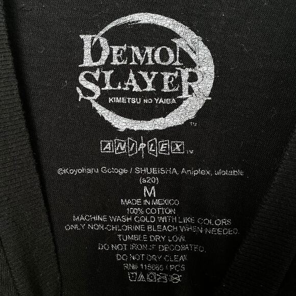 Demon Slayer Kimetsu No Yaiba Group Poster Shirt  Medium - Picture 3 of 3